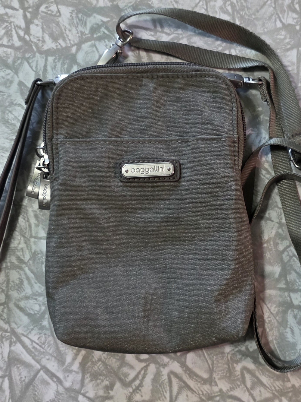 Baggallini True Classic Take Two RFID Crossbody Sterling Shimmer